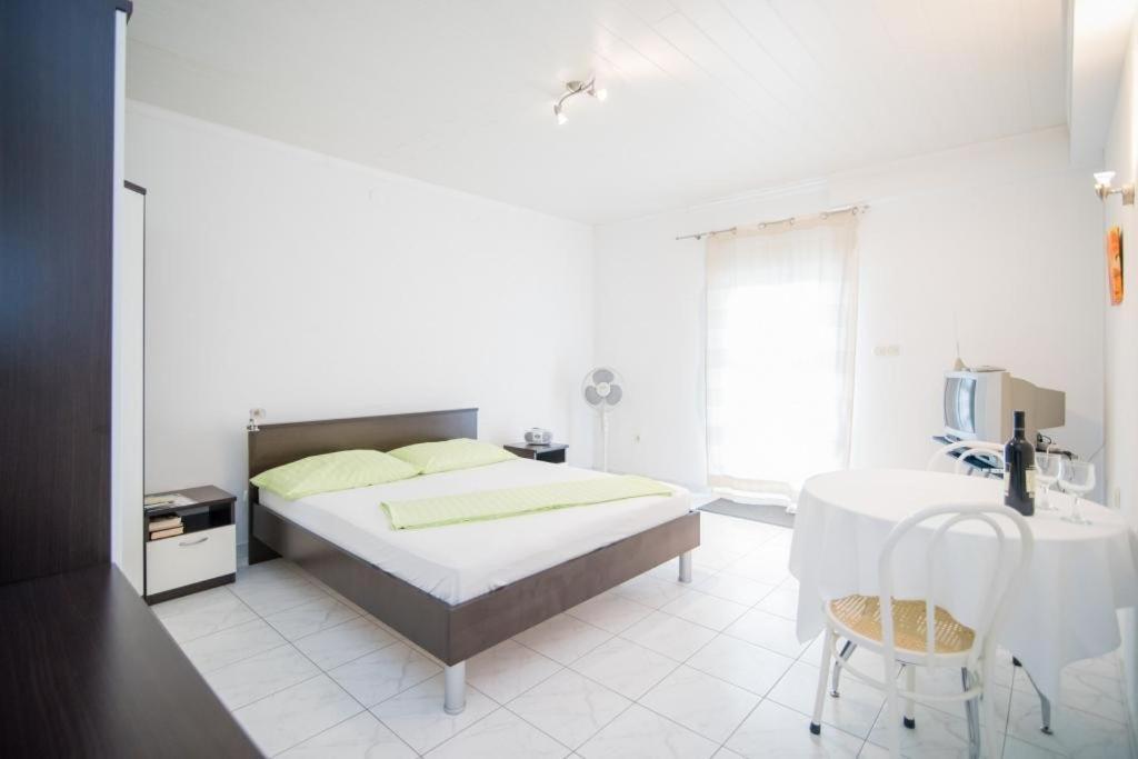 Apartments Veve بوستيرا الغرفة الصورة